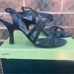 Black dress shoes by Jacqueline Ferrar*